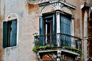 Images Dated 22nd February 2014: Old and colorful doorways and windows in Venice Italy