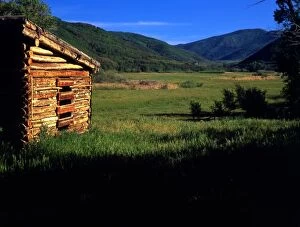 Images Dated 15th January 2004: Old log homestead near Park City, Utah. (P.R.)