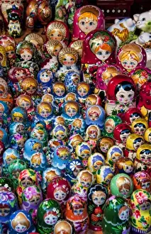 Images Dated 2027: Old Russian stack dolls as souvenirs in Old Town main square, Warsaw, Poland