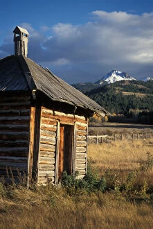 Images Dated 11th November 2005: old smoker house used for smoking food on a homestead next to the west side of Yellowstone