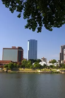 Images Dated 5th June 2006: Old Statehouse and modern office buildings along the Arkansas River at Little Rock, Arkansas