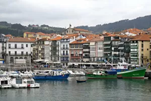 Images Dated 26th August 2008: Old town and fishing port of Lekeitio in the province of Biscay, Basque Country