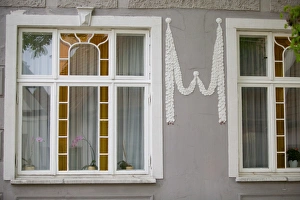 Images Dated 27th April 2005: old windows