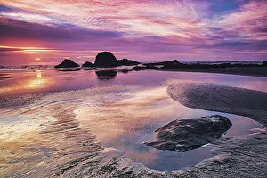 Images Dated 7th September 2023: Olympic National Park at Ruby Beach