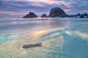 Images Dated 7th September 2023: Olympic National Park, Ruby Beach
