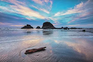 Images Dated 7th September 2023: Olympic National Park, Ruby Beach