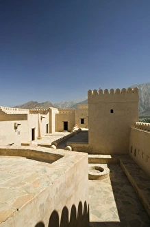 Images Dated 18th February 2007: Oman, The Batinah Plain, Nakhal. Nakhal Fort, at the foot of the Hajar Mountains