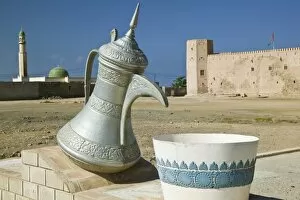 Images Dated 26th February 2007: Oman, Dhofar Region, Mirbat. Large Water Carafe Sculpture