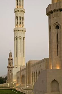 Images Dated 18th February 2007: Oman, Muscat, Al, Ghubrah. Grand Mosque, Exterior / Evening