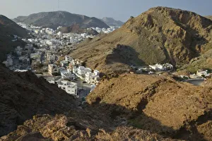 Images Dated 21st February 2007: Oman, Muscat, Ruwi / Al Hamriyah. View of Ruwi / Al Hamriya from the Yiti Road / Late