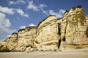 Images Dated 23rd February 2007: Oman, Sharqiya Region, Ras Al Jinz. Easternmost Point of Arabian Peninsula, Rock Cliffs