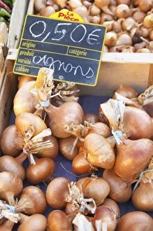 Onions, o.50 euro