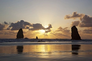 Images Dated 9th May 2012: OR, Cannon Beach, seastacks at sunset