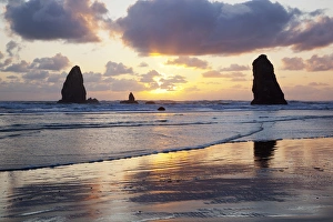 Images Dated 9th May 2012: OR, Cannon Beach, seastacks at sunset