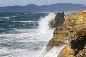 Images Dated 10th May 2012: OR, Cape Kiwanda, Ocean waves crashing on the cape