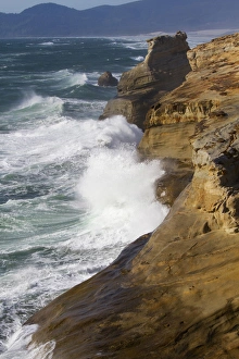 Images Dated 10th May 2012: OR, Cape Kiwanda, Ocean waves crashing on the cape