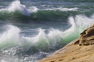 Images Dated 10th May 2012: OR, Cape Kiwanda, Wind driven ocean waves