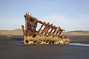 Images Dated 22nd April 2012: OR, Fort Stevens State Park, Wreck of the Peter Iredale