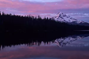 Images Dated 2nd July 2007: OR, Mt. Hood Wilderness, Mt. Hood reflected in Lost Lake at sunrise