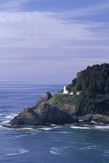 Images Dated 2nd July 2007: OR, Oregon Coast, Heceta Head Lighthouse, on Heceta Head, 205 feet above the ocean