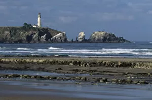 Images Dated 2nd July 2007: OR, Oregon Coast, Newport, Yaquina Head lighthouse, completed in 1873, 93 foot high