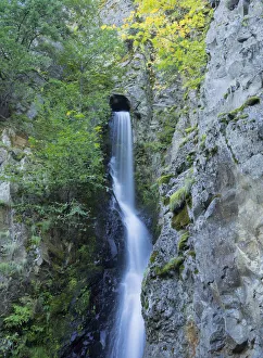 Images Dated 18th March 2021: Oregon, Columbia River Gorge National Scenic Area, Hole in the Wall Falls