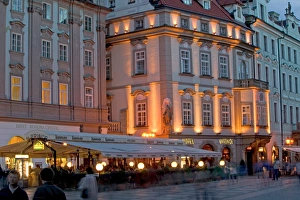 Images Dated 4th May 2004: outdoor restaurant, Czech Republic, prague