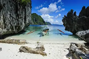 Bacuit Prints: Outrigger boat on a little white beach and crystal clear water in the Bacuit archipelago