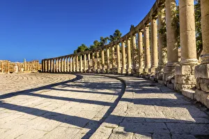 Images Dated 23rd November 2016: Oval Plaza 160 Ionic Columns Ancient Roman City Jerash Jordan