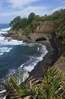 Images Dated 24th August 2008: Overlook over shark bay below Volcano Yasur, Island of Tanna, Vanuatu, South Pacific