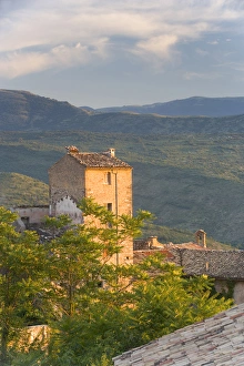 Images Dated 22nd June 2005: Pacentro near Sulmona, Abruzzo, Italy