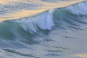 Images Dated 25th October 2015: Pacific Ocean wave patterns after sunset, Pacific Beach, San Diego, CA, USA