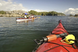 Images Dated 13th September 2006: Paddling On, Broken Island Group, Pacific Rim National Park Preserve, British Columbia