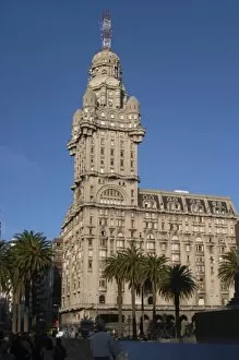 Images Dated 20th August 2005: The Palacio Salvo Palace building on Plaza Independencia Independence Square, built