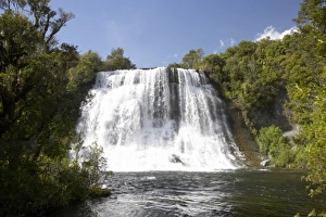 Images Dated 17th October 2009: Papakorito Falls, Te Urewera National Park, Eastland, North Island, New Zealand
