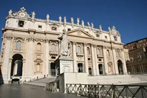Images Dated 9th August 2005: The Papal Basilica of Saint Peter. FaAade. Vatican City