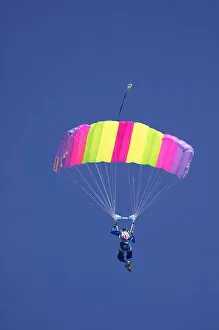 Images Dated 29th January 2006: Parachuter, Omarama, North Otago, South Island, New Zealand
