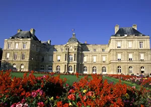 Images Dated 3rd September 2003: Paris, France. Luxembourg Palace and Grounds with Flowers