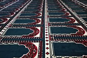 Images Dated 23rd November 2005: Pattern created by prayer rugs in Islamic mosque, Cairo, Egypt