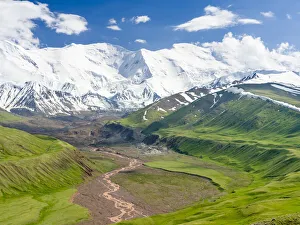 Images Dated 17th November 2020: The peaks of Pik Kurumdy (6614 m) at the border triangle of Kyrgyzstan