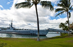 Images Dated 2027 July: Pearl Harbor Memorial in Honolulu, Hawaii. USSW Bowfin submarine