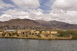 Peru, Lake Titicaca, Islas de los Uros, Floating, artificial islands made of reeds