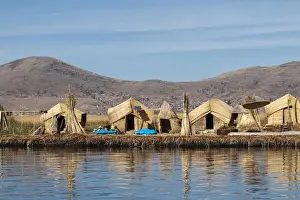 Images Dated 14th October 2009: Peru, Lake Titicaca. Quechua or Uros Indian village on the floating Uros Islands