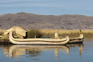 Images Dated 14th October 2009: Peru, Lake Titicaca. Quechua or Uros Indian village on the floating Uros Islands