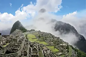 Images Dated 15th October 2008: Peru, Machu Picchu, the ancient lost city of the Inca shrouded in mist and clouds