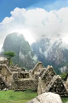 Images Dated 15th October 2008: Peru, Machu Picchu, the ancient lost city of the Inca shrouded in mist and clouds