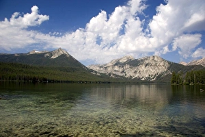 Images Dated 25th July 2006: Petit Lake and Sawtooth Mountain Range in the Sawtooth National Recreation Area of Idaho