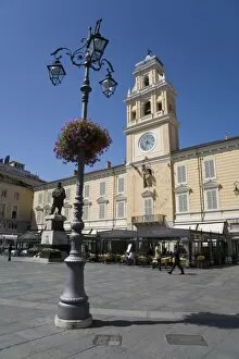 Images Dated 18th May 2007: Piazza Garibaldi, Palazo del Governatore, Parma, Emilia Romagna, Italy