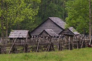 Images Dated 29th April 2004: Pioneer Homestead Oconaluftee Visitor Center Great Smoky Mountains N.P. NC