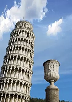 Images Dated 16th November 2004: Pisa, Italy, Tuscany, Piazza dei Miracoli, the Leaning Tower of Pisa
